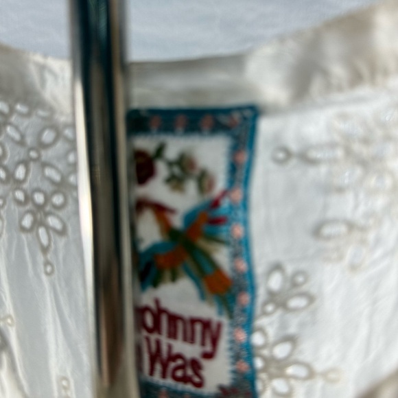 Johnny Was Beautiful White Floral Embroidered Top - Picture 3 of 6